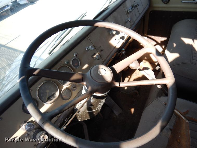 image for item KU9771 1976 International Cargostar  water truck