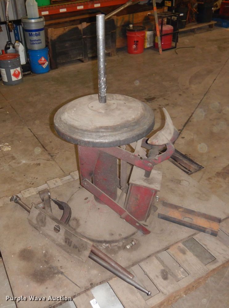 image for item KU9791 Tire changer