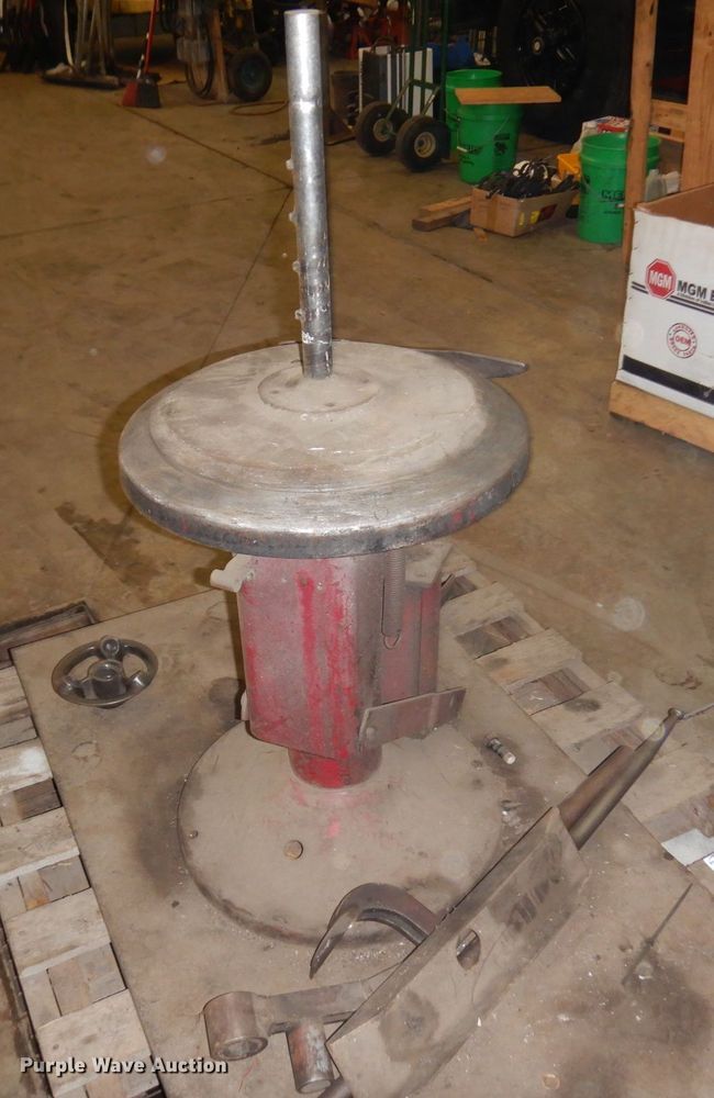 image for item KU9791 Tire changer