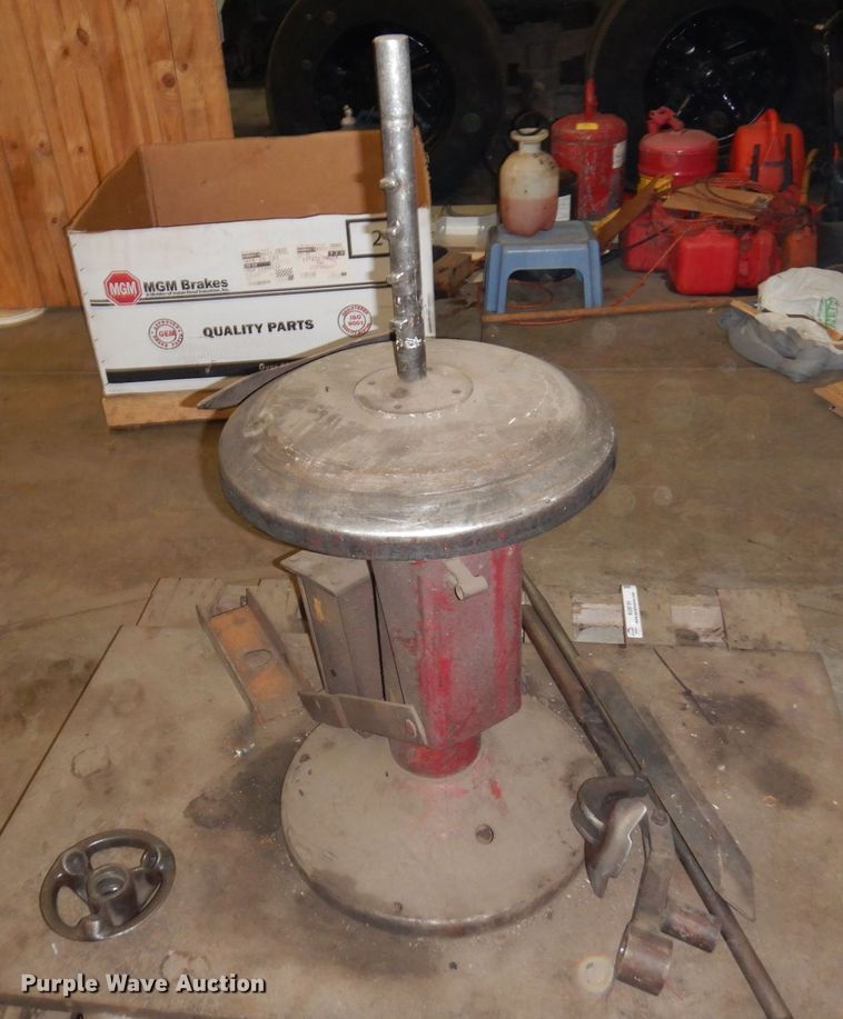 image for item KU9791 Tire changer