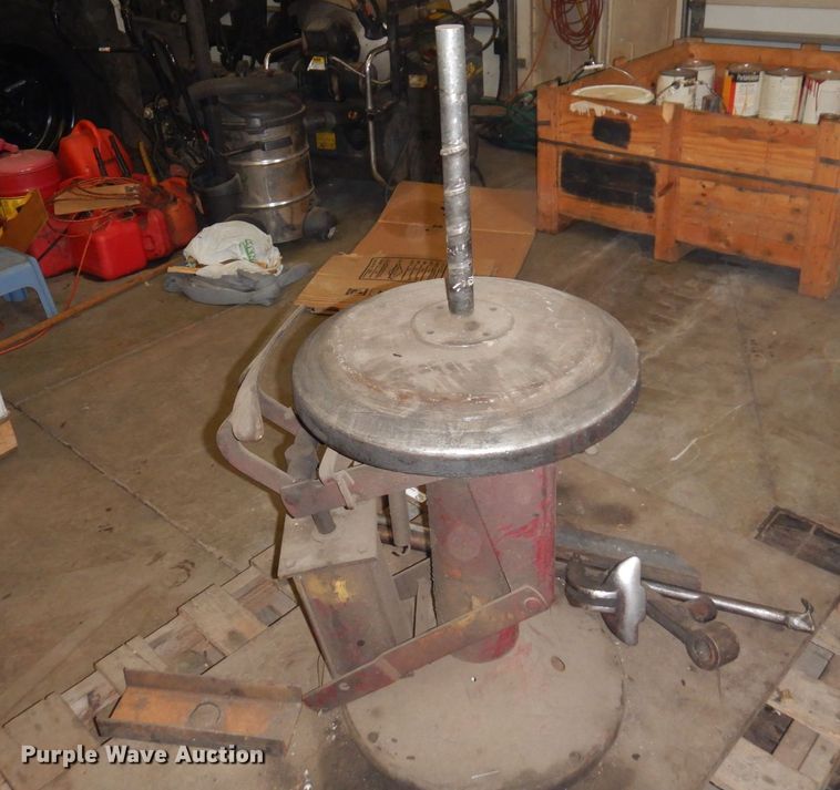 image for item KU9791 Tire changer