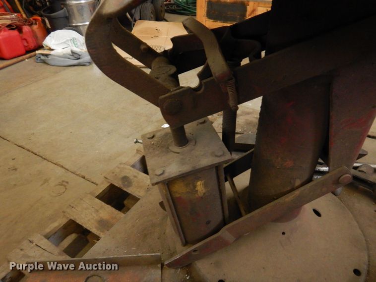 image for item KU9791 Tire changer