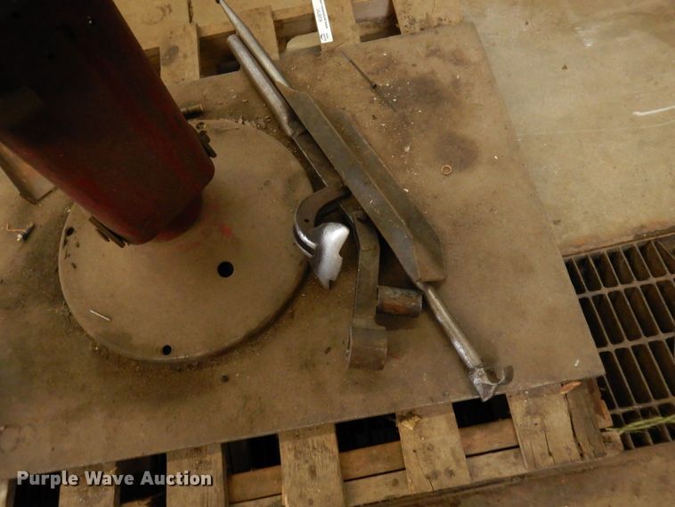 image for item KU9791 Tire changer