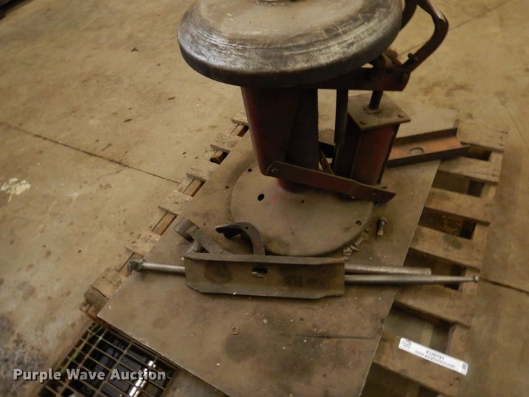 image for item KU9791 Tire changer