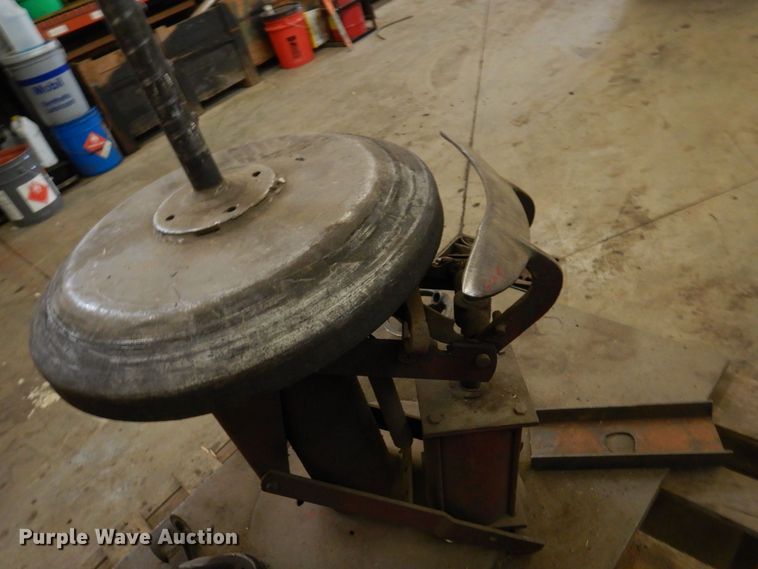 image for item KU9791 Tire changer