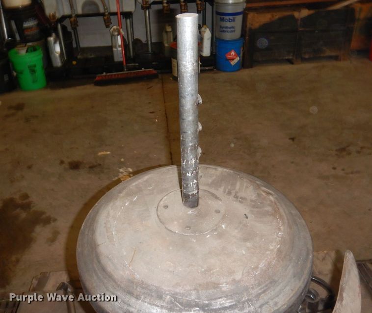 image for item KU9791 Tire changer