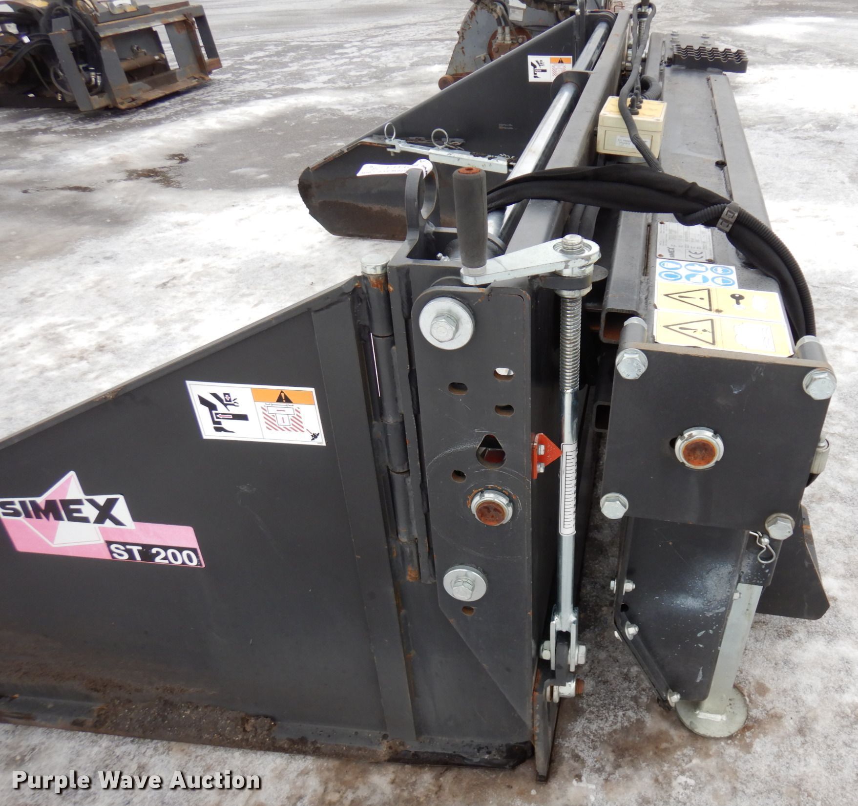 2015 Simex ST200 skid steer asphalt float in East Bethel, MN Item AF9313 sold Purple Wave