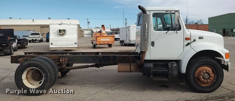 image for item DG5364 1996 International 4700  truck cab and chassis