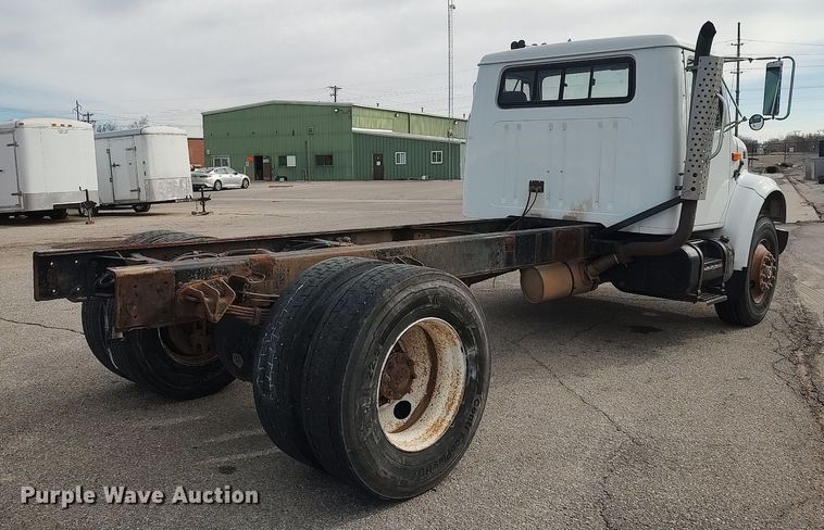 image for item DG5364 1996 International 4700  truck cab and chassis