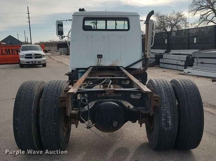 image for item DG5364 1996 International 4700  truck cab and chassis