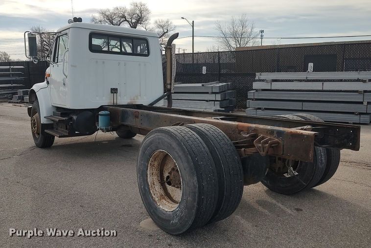 image for item DG5364 1996 International 4700  truck cab and chassis
