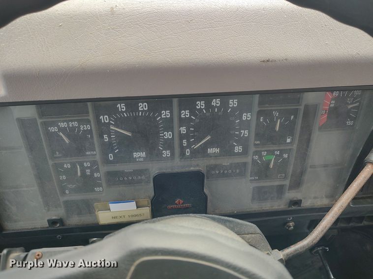 image for item DG5364 1996 International 4700  truck cab and chassis