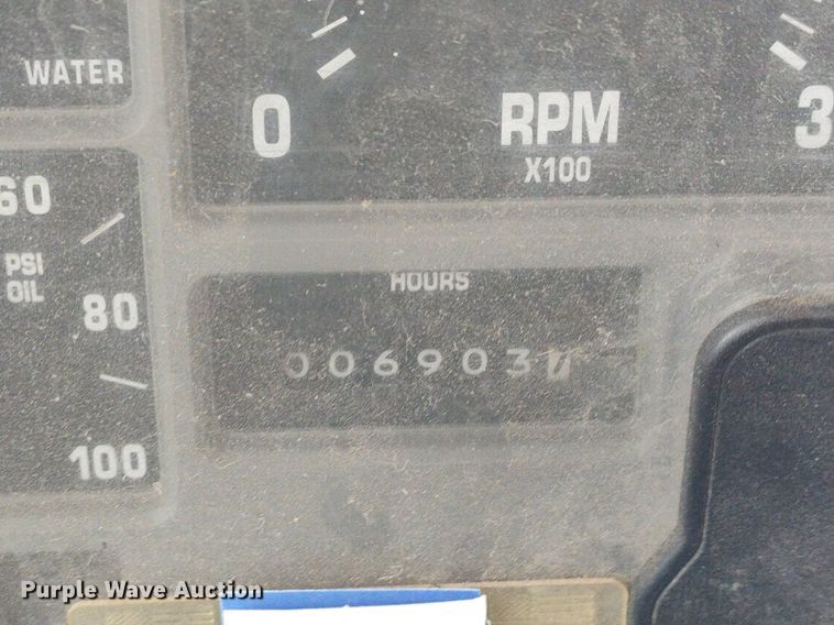 image for item DG5364 1996 International 4700  truck cab and chassis