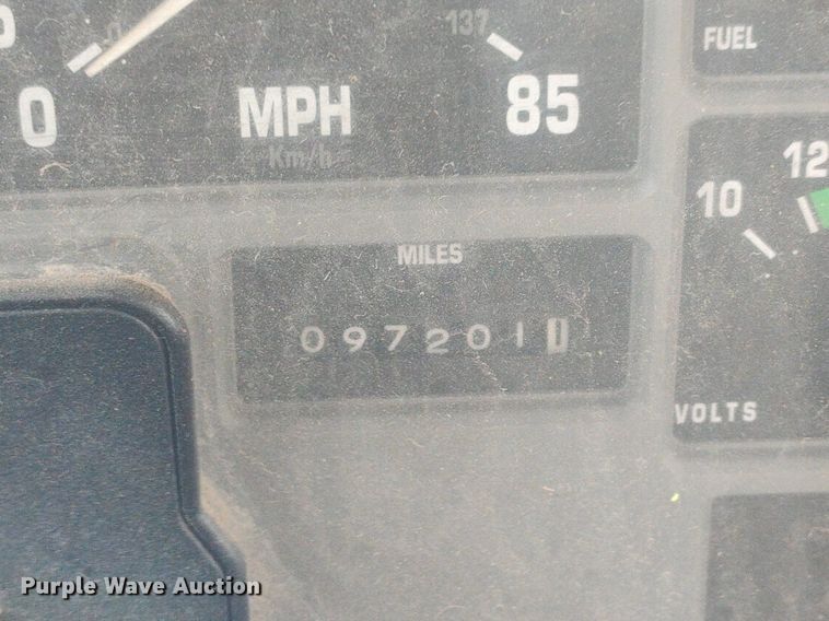 image for item DG5364 1996 International 4700  truck cab and chassis