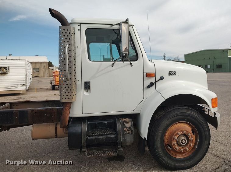 image for item DG5364 1996 International 4700  truck cab and chassis