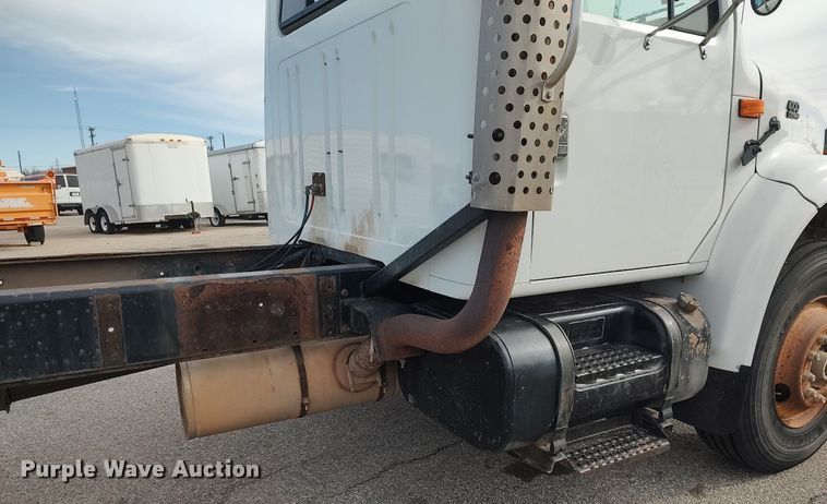 image for item DG5364 1996 International 4700  truck cab and chassis