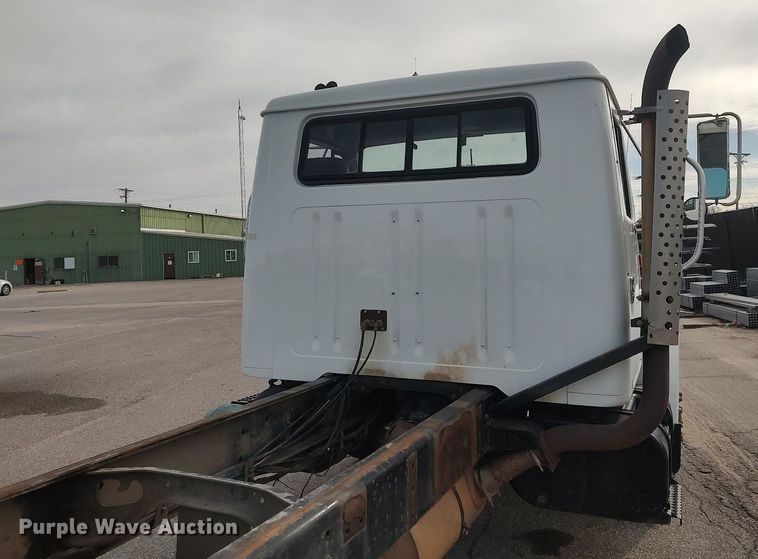 image for item DG5364 1996 International 4700  truck cab and chassis