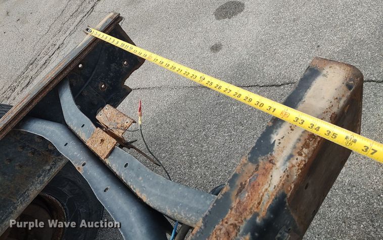 image for item DG5364 1996 International 4700  truck cab and chassis