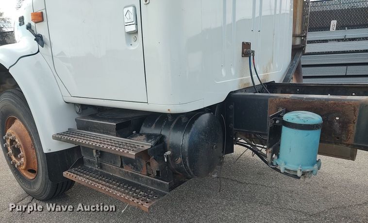 image for item DG5364 1996 International 4700  truck cab and chassis