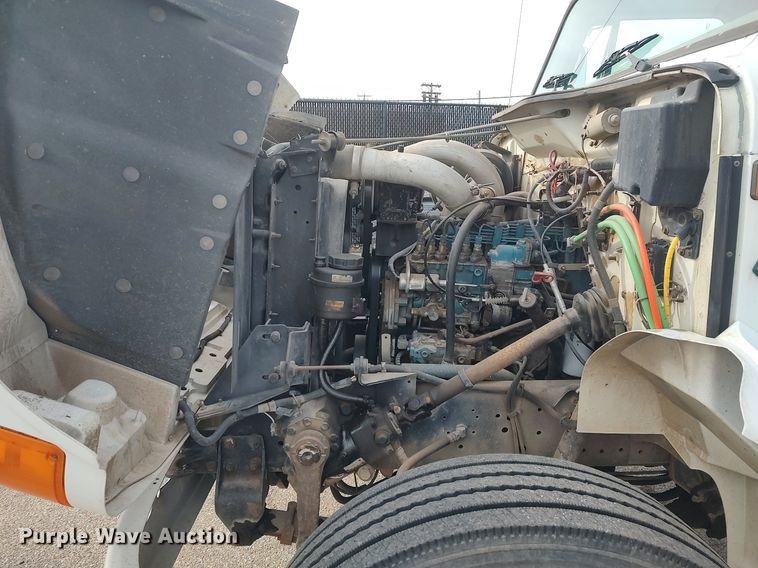 image for item DG5364 1996 International 4700  truck cab and chassis