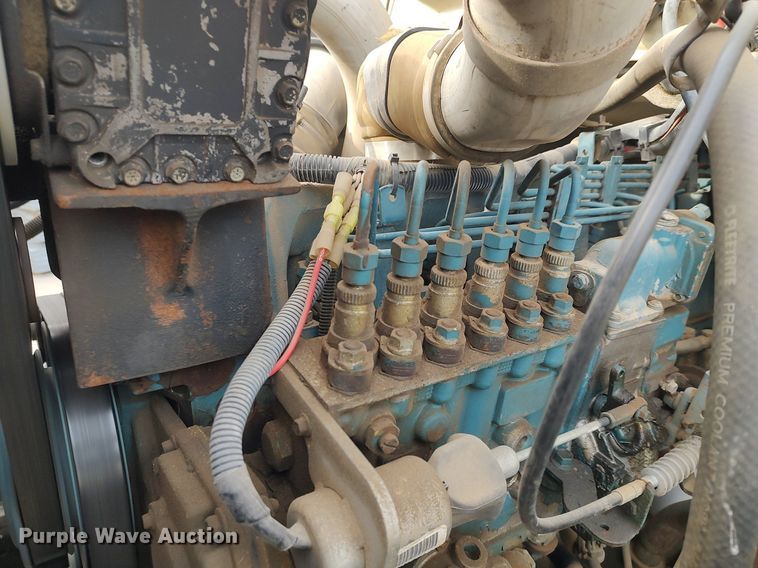 image for item DG5364 1996 International 4700  truck cab and chassis