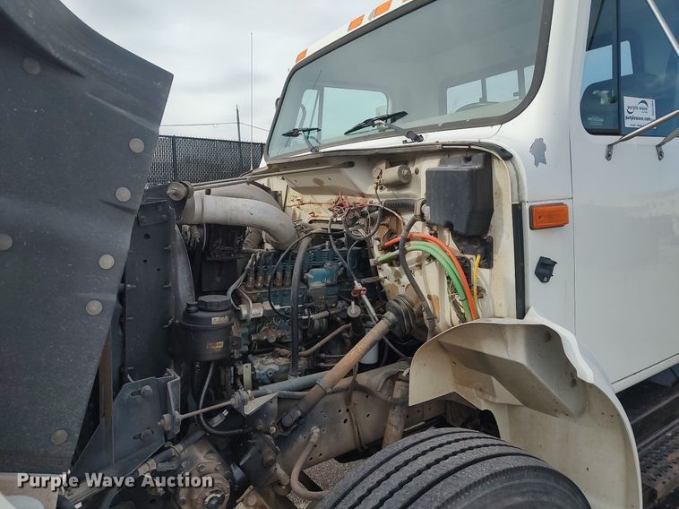 image for item DG5364 1996 International 4700  truck cab and chassis