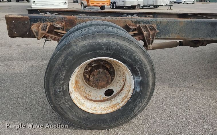 image for item DG5364 1996 International 4700  truck cab and chassis