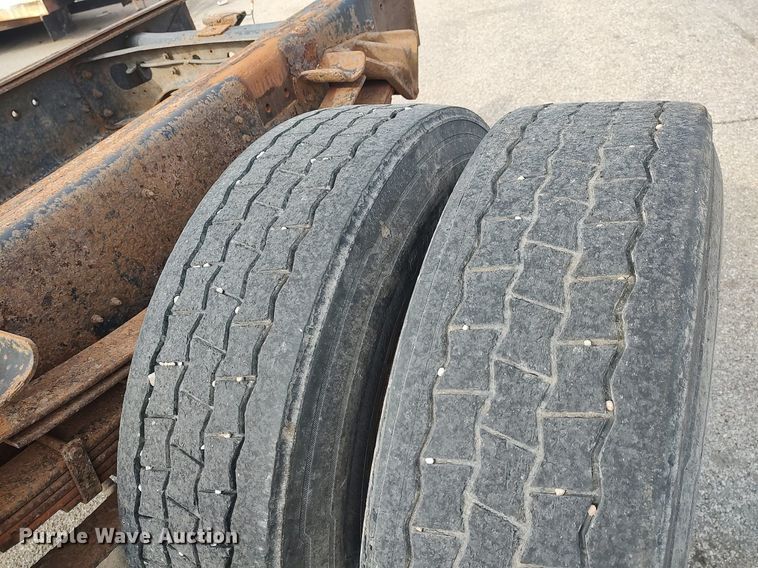 image for item DG5364 1996 International 4700  truck cab and chassis