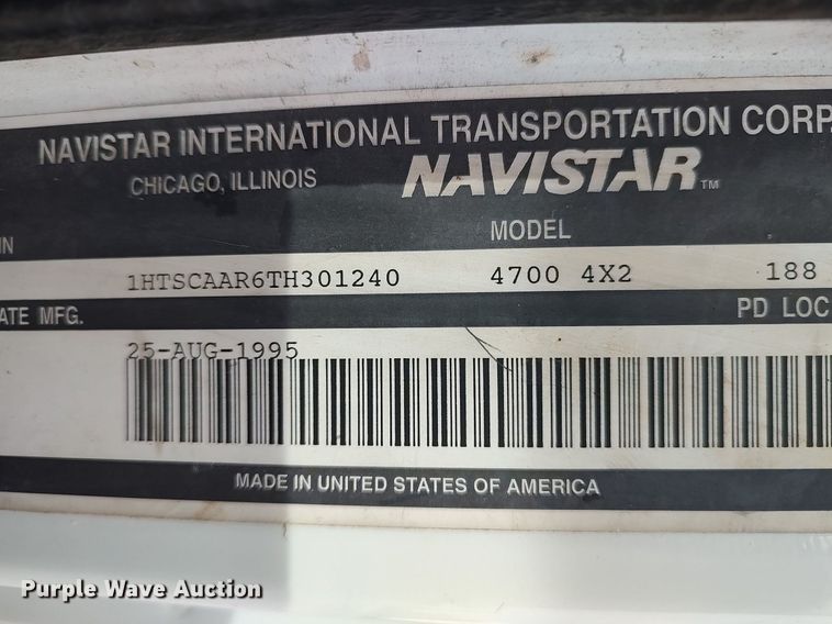 image for item DG5364 1996 International 4700  truck cab and chassis