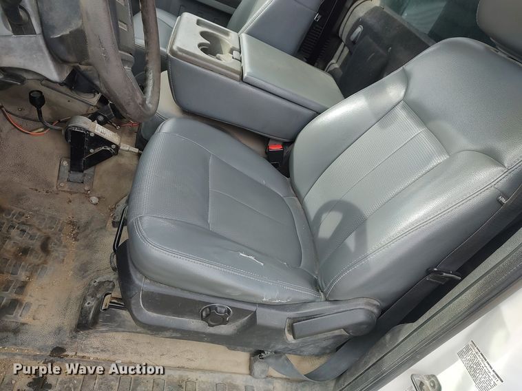 image for item DG5365 2011 Ford F350 Super Duty  dump bed pickup truck