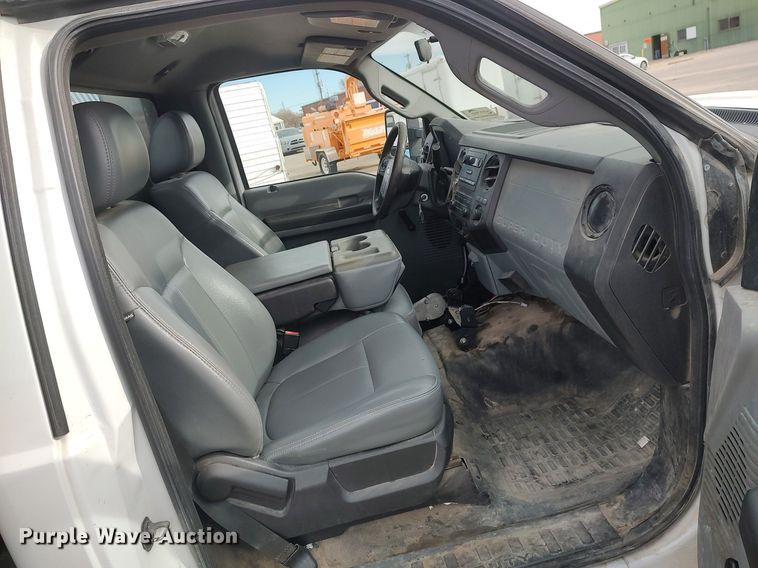 image for item DG5366 2011 Ford F350 Super Duty  dump bed pickup truck