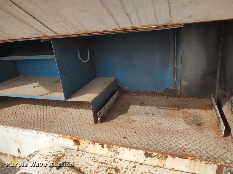 image for item DG5370 1995 Starlite  utility trailer