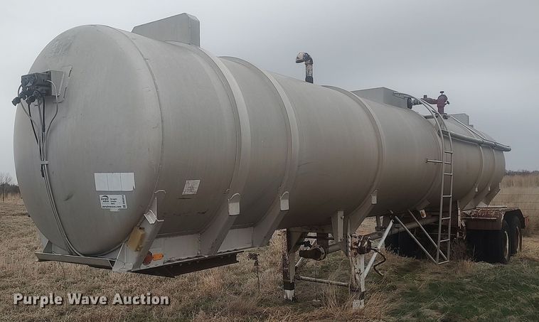 image for item DK4414 1974 Reliable  tank trailer