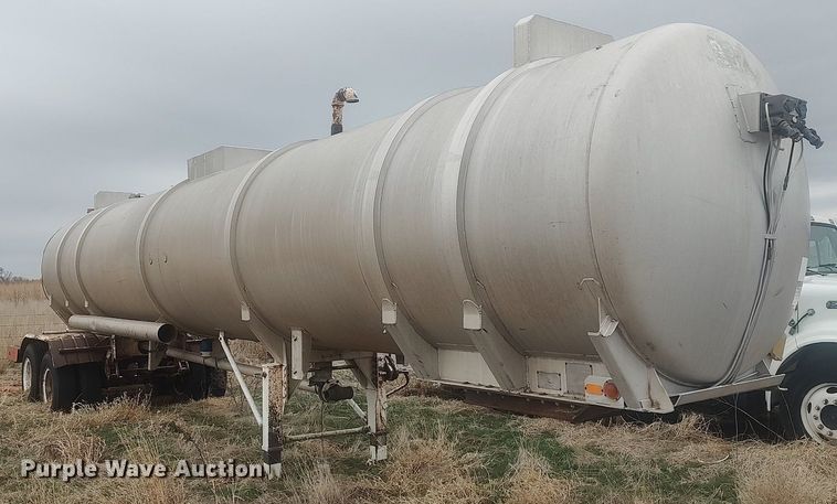 image for item DK4414 1974 Reliable  tank trailer