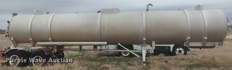 image for item DK4414 1974 Reliable  tank trailer