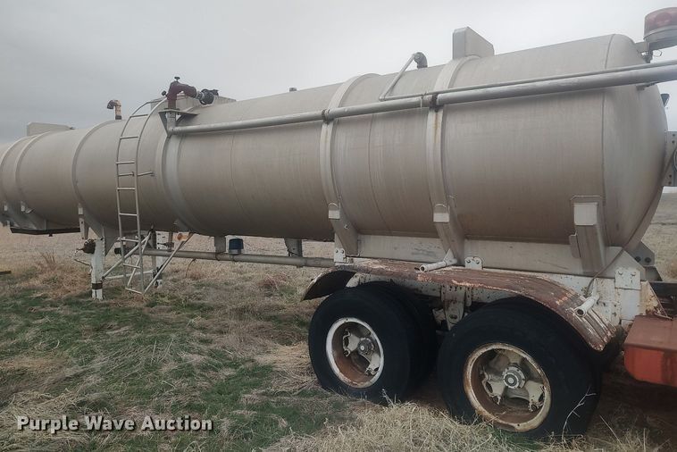 image for item DK4414 1974 Reliable  tank trailer