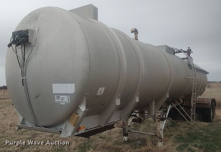 image for item DK4414 1974 Reliable  tank trailer