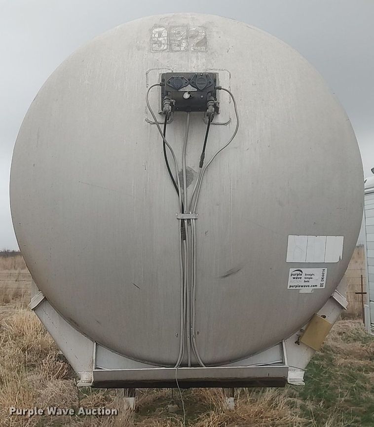 image for item DK4414 1974 Reliable  tank trailer