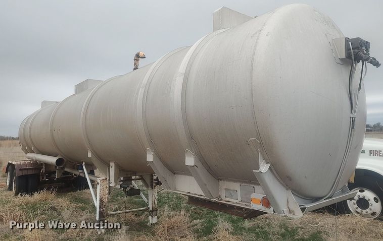 image for item DK4414 1974 Reliable  tank trailer