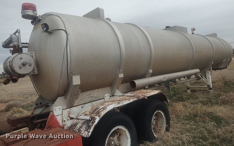 image for item DK4414 1974 Reliable  tank trailer