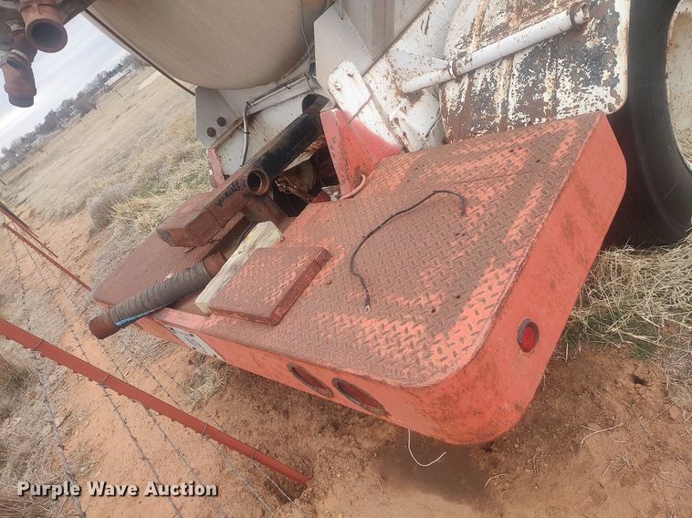 image for item DK4414 1974 Reliable  tank trailer