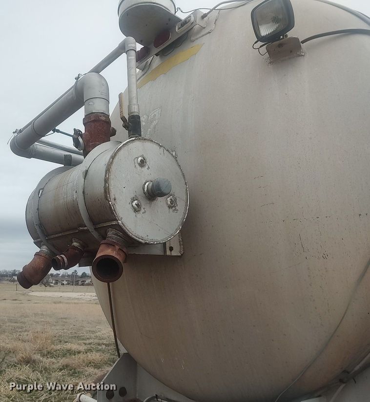 image for item DK4414 1974 Reliable  tank trailer