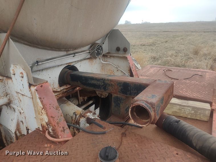 image for item DK4414 1974 Reliable  tank trailer