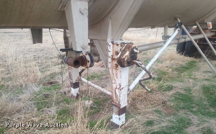 image for item DK4414 1974 Reliable  tank trailer