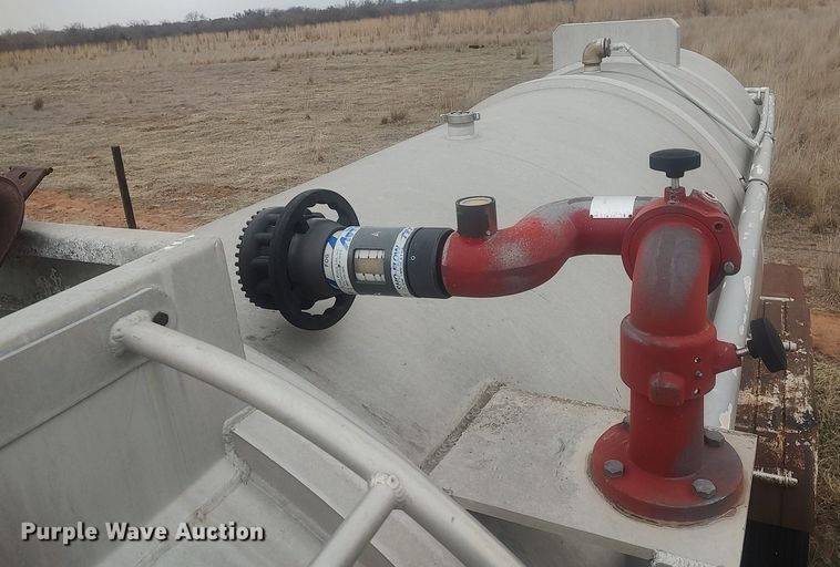 image for item DK4414 1974 Reliable  tank trailer