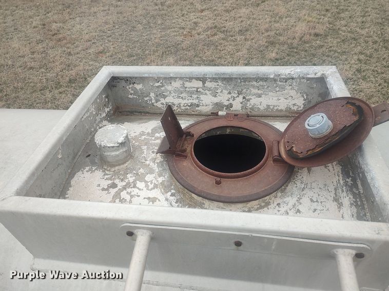 image for item DK4414 1974 Reliable  tank trailer