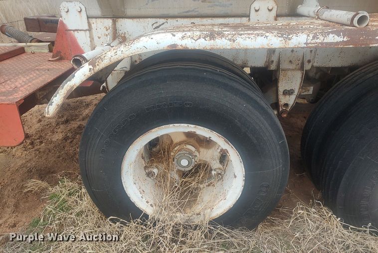 image for item DK4414 1974 Reliable  tank trailer