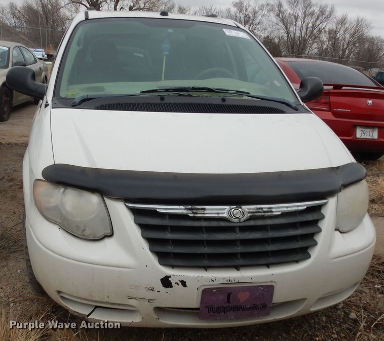 image for item DK7656 2005 Chrysler Town & Country LX  van