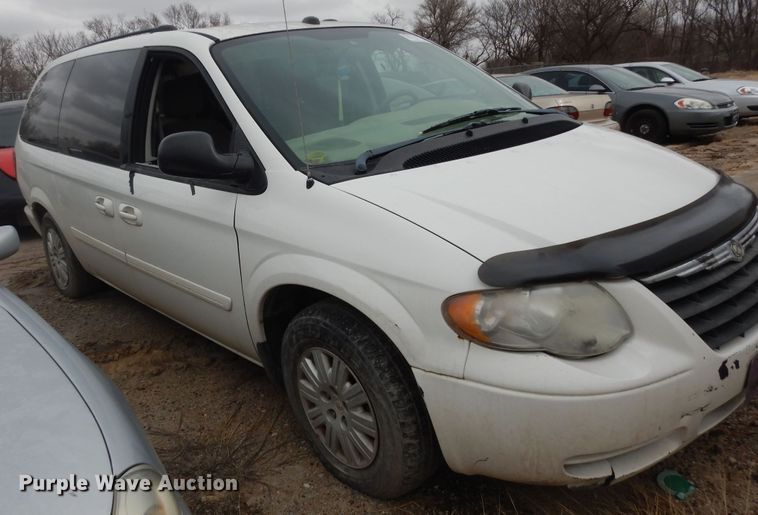 image for item DK7656 2005 Chrysler Town & Country LX  van