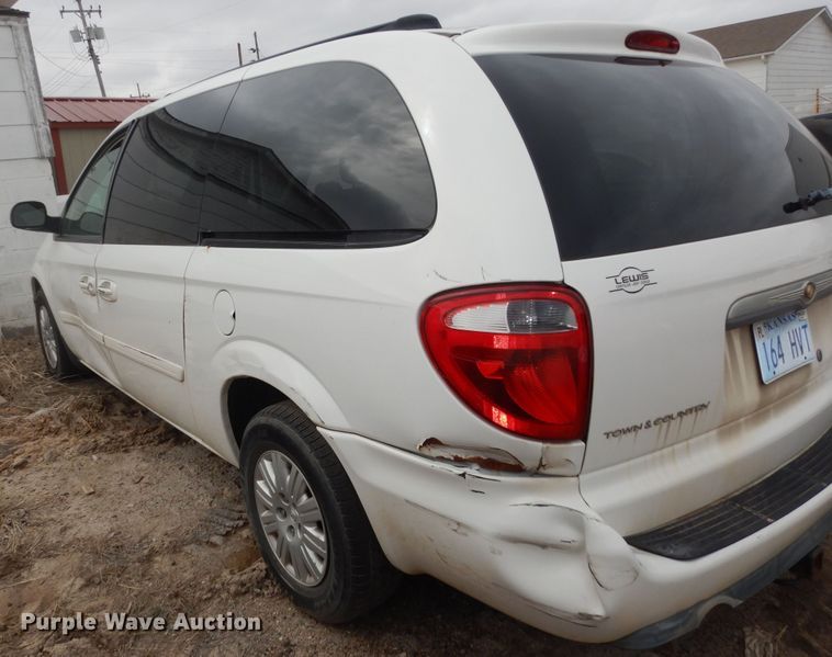 image for item DK7656 2005 Chrysler Town & Country LX  van